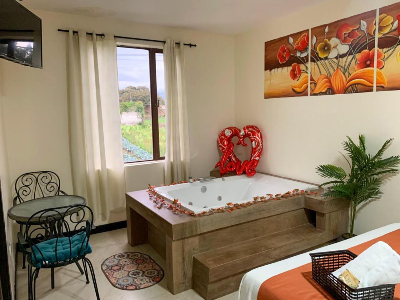 Hotel Las Mercedes Airport-Quito Табабела Экстерьер фото