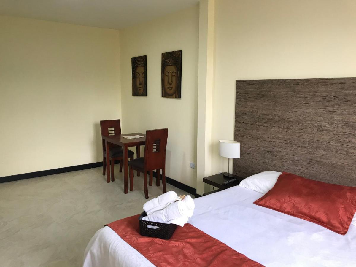 Hotel Las Mercedes Airport-Quito Табабела Экстерьер фото