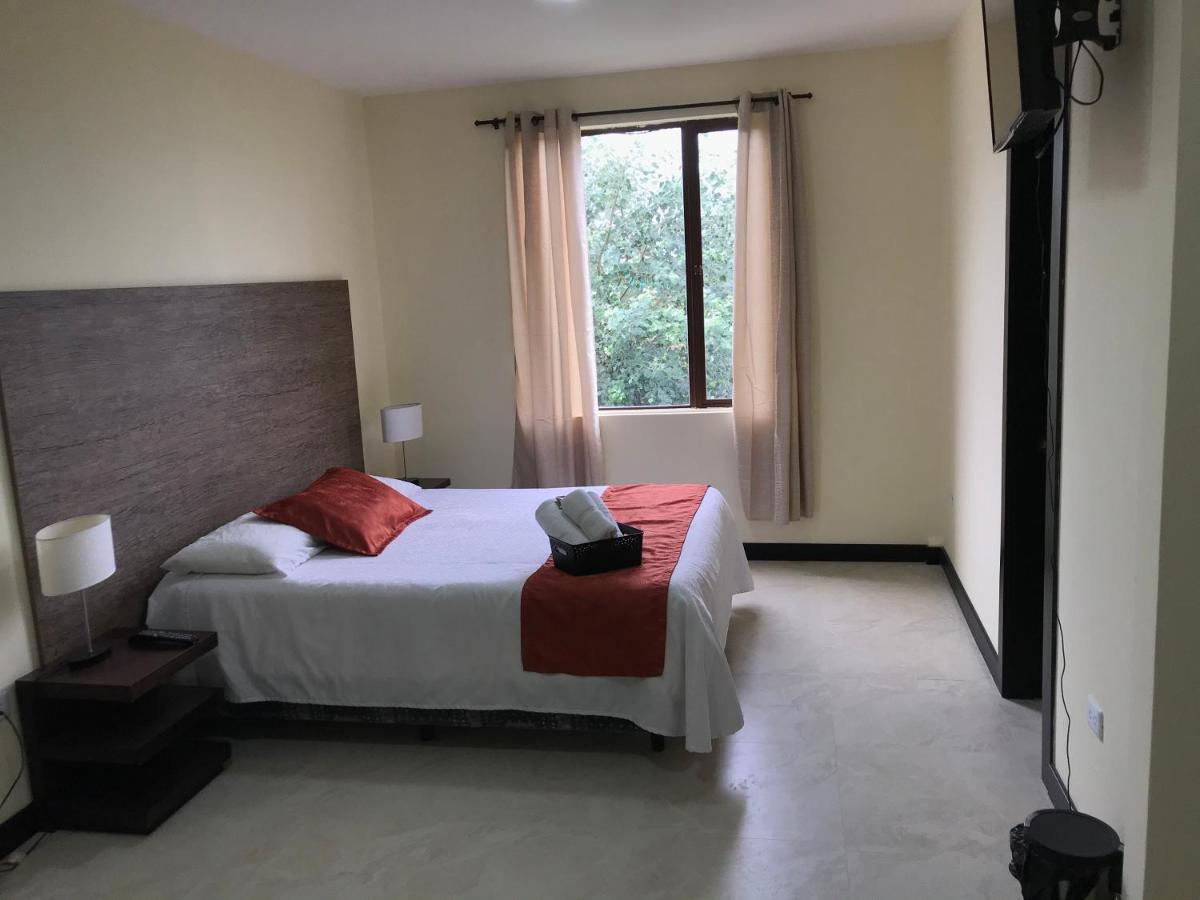 Hotel Las Mercedes Airport-Quito Табабела Экстерьер фото